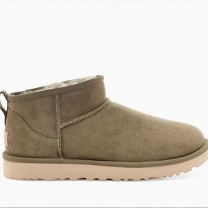 UGG Ultra Mini Classic Boot in Olive Sz 8